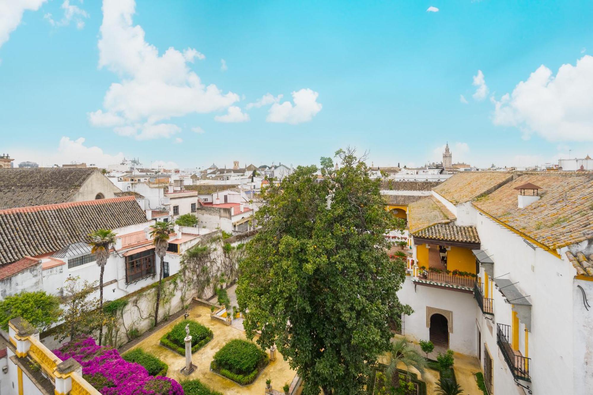 Luxurious Overlooking Casa Pilatos Séville
